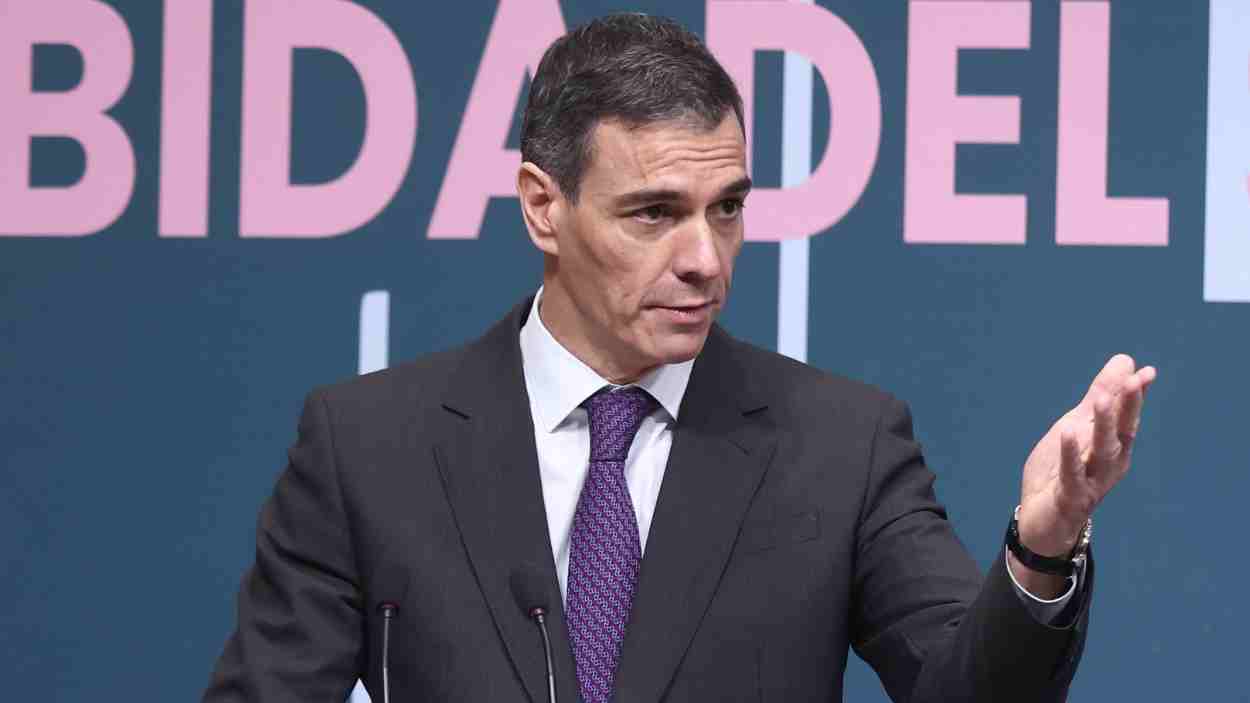 Sánchez analizado y definido por The New York Times tras su medida de limitar el acceso a redes a menores