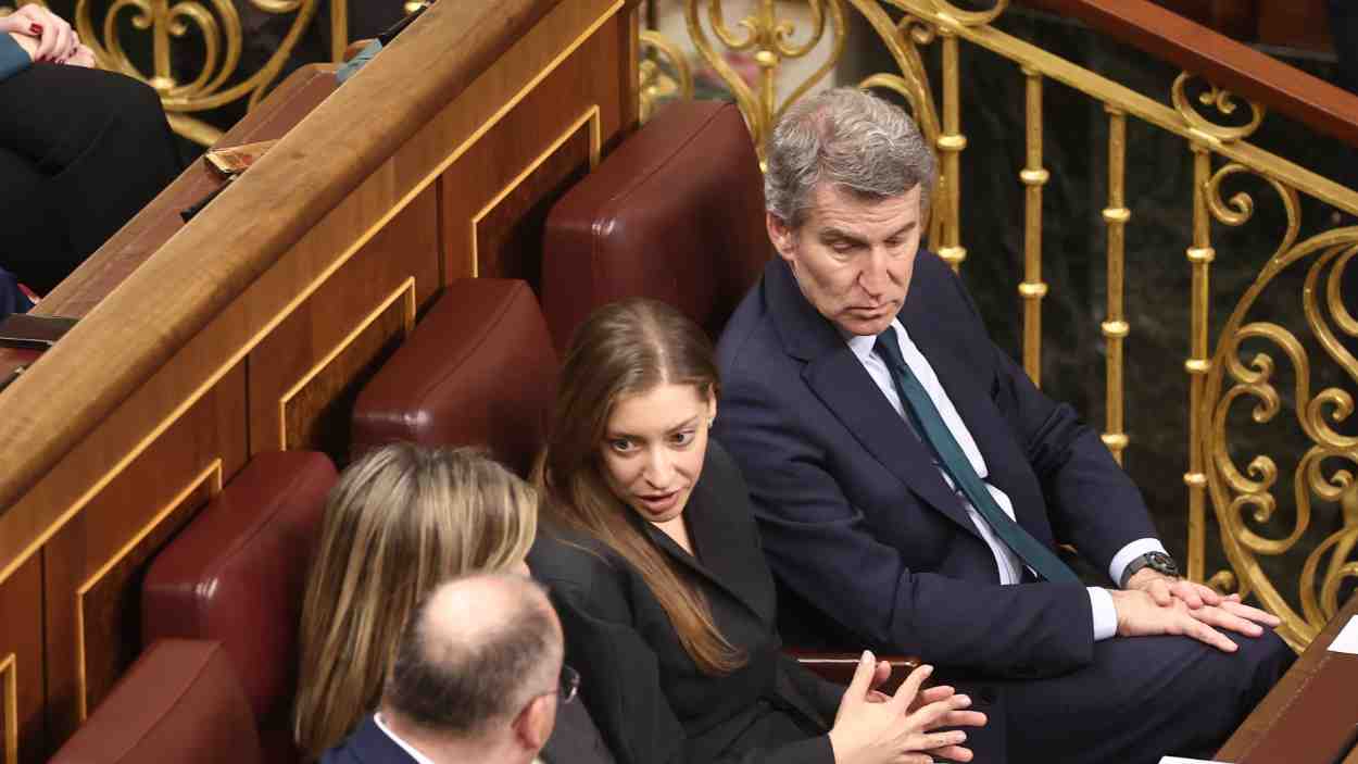 Los Gobiernos de Ceuta y Melila (PP) se oponen a la directriz de Feijóo sobre el burka. EP