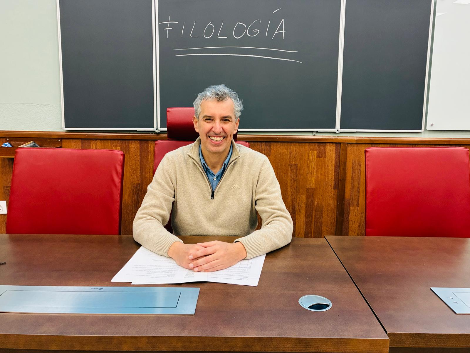 Javier Martos opta a la reelección a Decano de la Facultad de Filología (US)