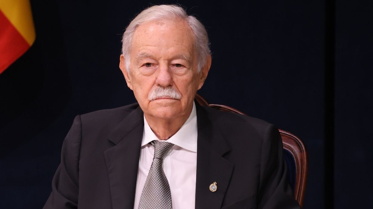 Eduardo Mendoza. EP.