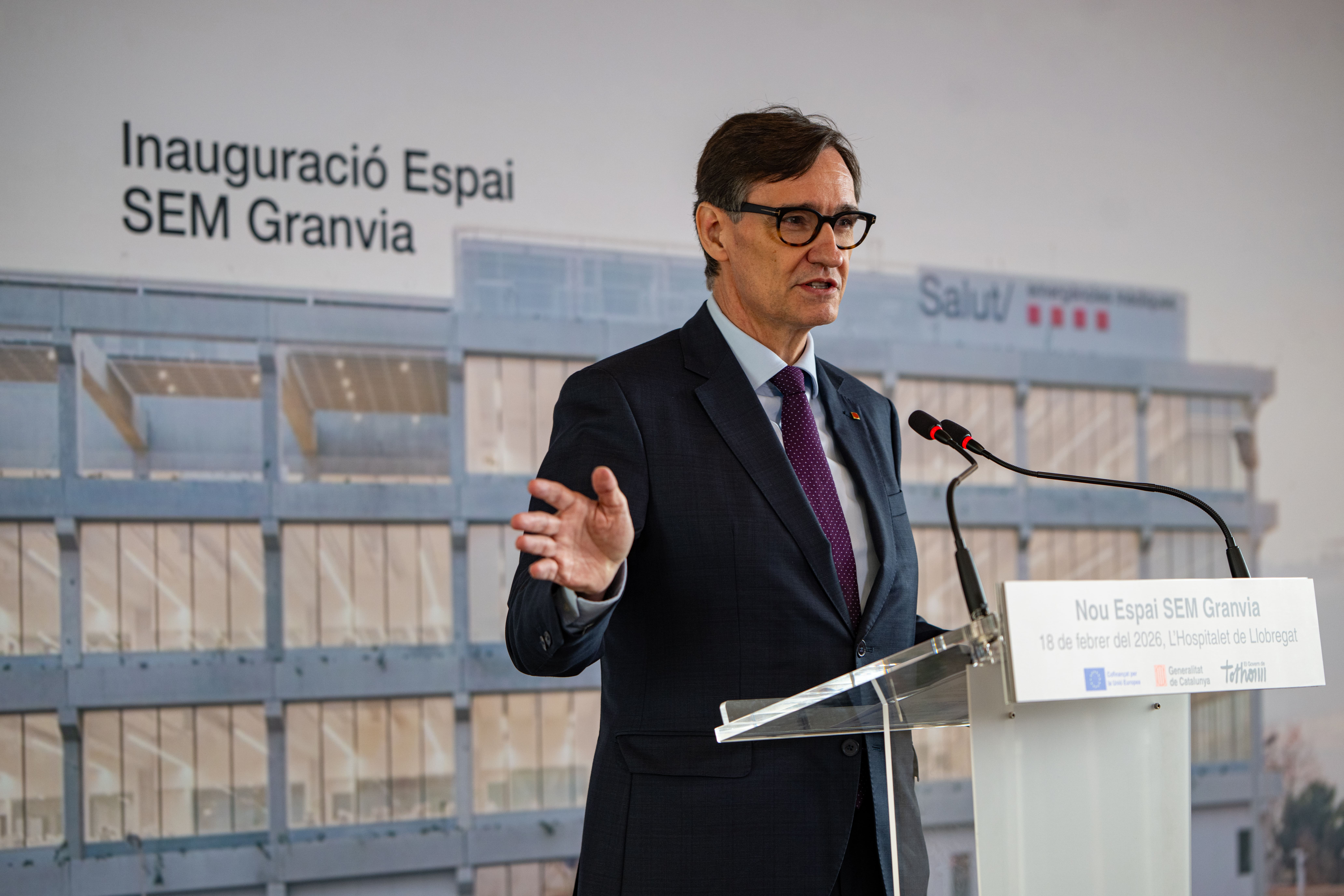 El presidente de la Generalitat de Cataluña, Salvador Illa, en la inauguración de la nueva sede del Servicio de Emergencias Médicas (SEM) en L'Hospitalet de Llobregat. Lorena Sopêna / EP
