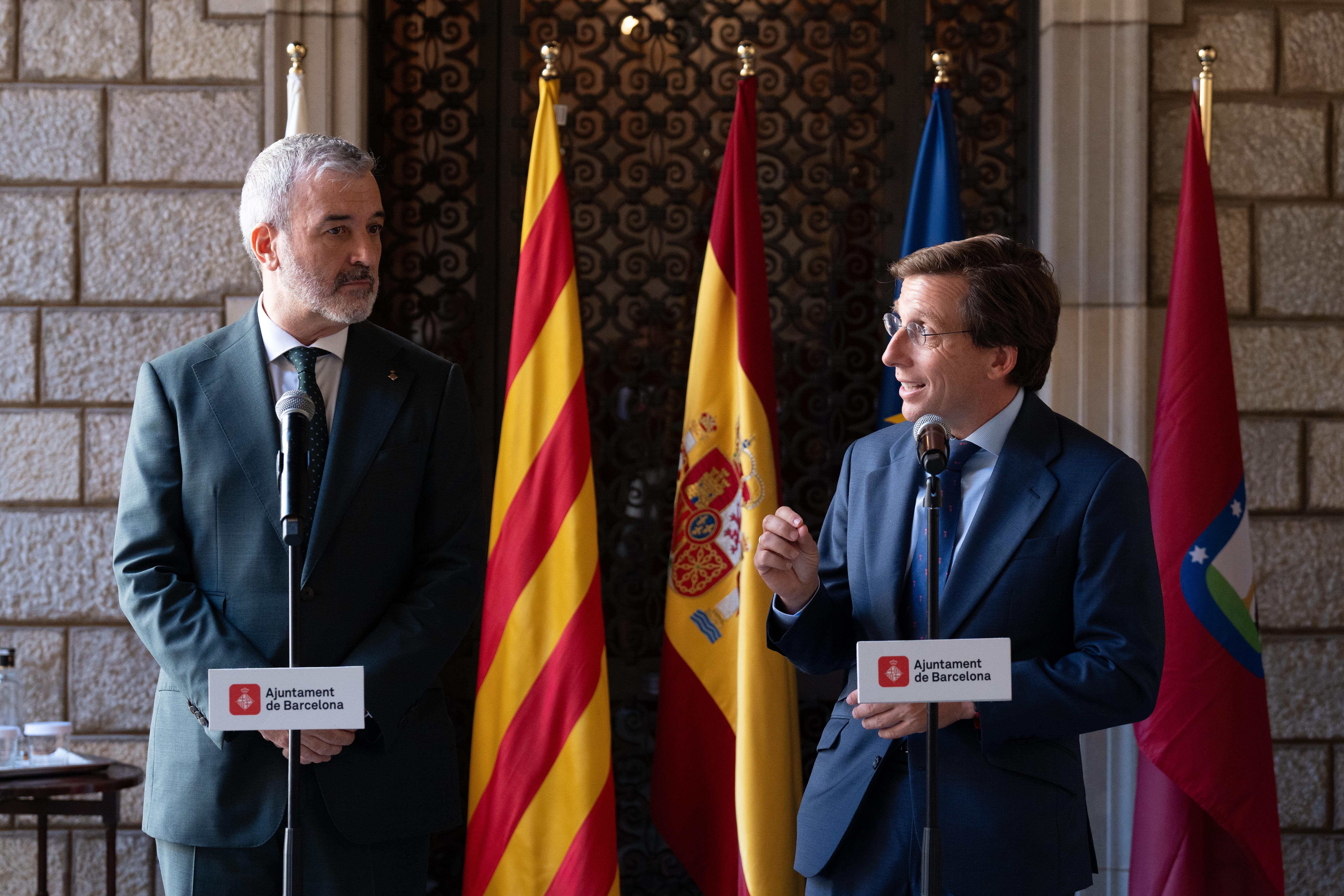 El alcalde de Barcelona, Jaume Collboni, y el alcalde de Madrid, José Luis Martínez Almeida, en el Ayuntamiento de Barcelona, a 10 de junio de 2024. David Zorrakino / EP