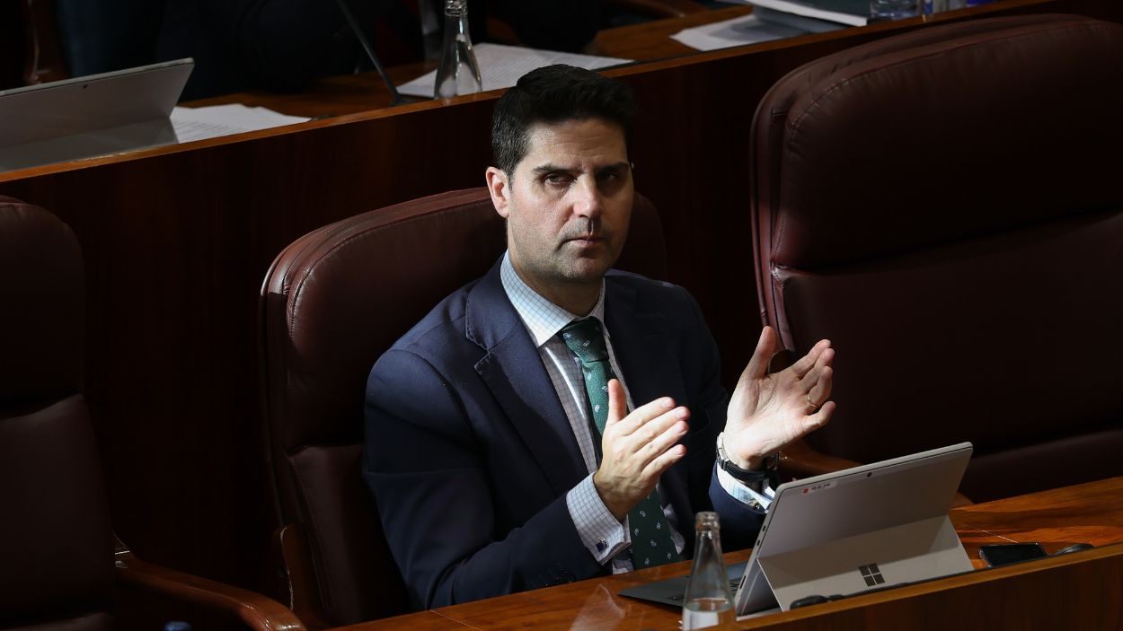 El consejero de Educación, Emilio Viciana, durante el debate de los Presupuestos de 2026, en la Asamblea de Madrid, a 18 de diciembre de 2025. EP.