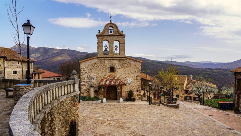 Iglesia de San Miguel Arcángel, en la Hiruela (Madrid)