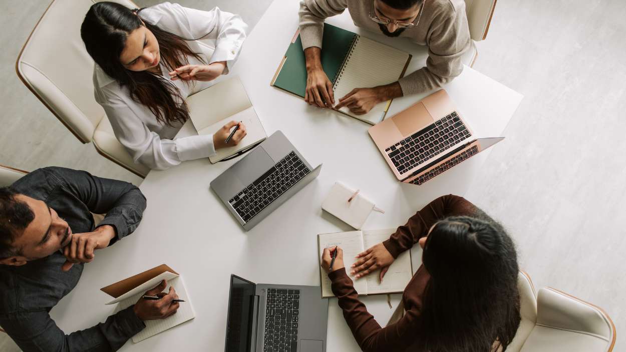 La brecha generacional redefine el bienestar laboral: las empresas deben adaptar sus estrategias