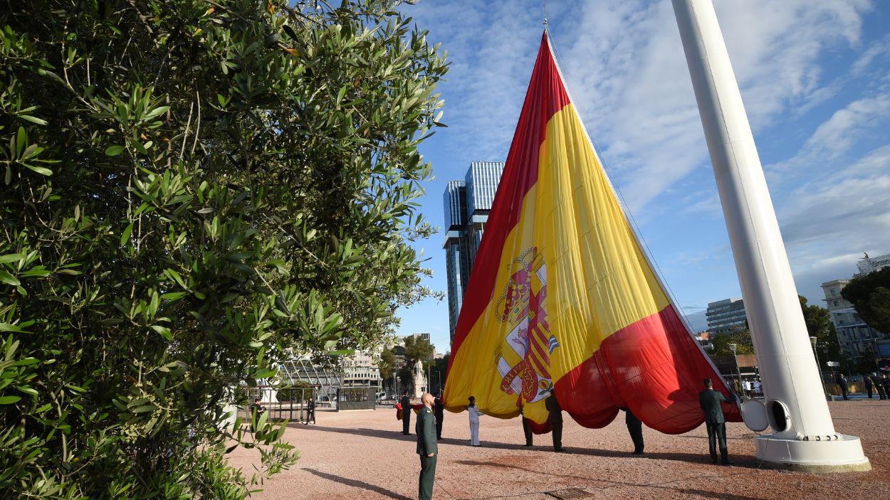Bandera en los Jardines del Descubrimiento de la plaza de Colón en Madrid. EP.