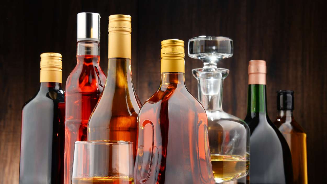 El aviso de un farmacéutico sobre el alcohol que más daña el hígado