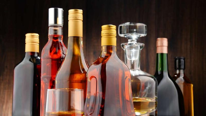 El aviso de un farmacéutico sobre el alcohol que más daña el hígado