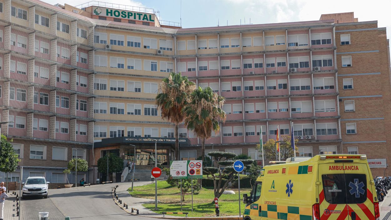 Fachada del Hospital universitario Virgen del Rocío (Sevilla) / Archivo EP