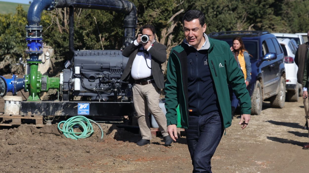El Presidente de la Junta de Andalucía, Moreno Bonilla, en zonas agrícolas / Archivo EP