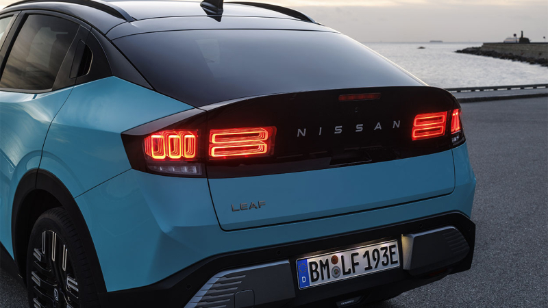 nissan leaf trasera