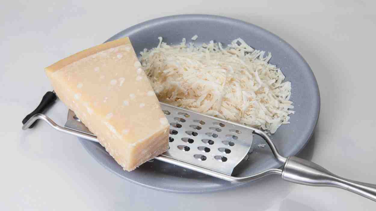 Alerta sanitaria por la presencia de astillas de madera en algunos lotes de queso rallado