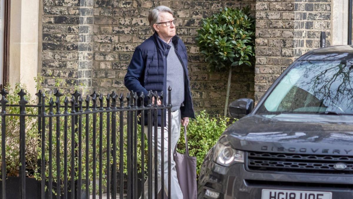 Detenido en Londres el exembajador británico en Estados Unidos por sus presuntos vínculos con Jeffrey Epstein Detenido en Londres el exembajador británico en Estados Unidos por sus presuntos vínculos con Jeffrey Epstein