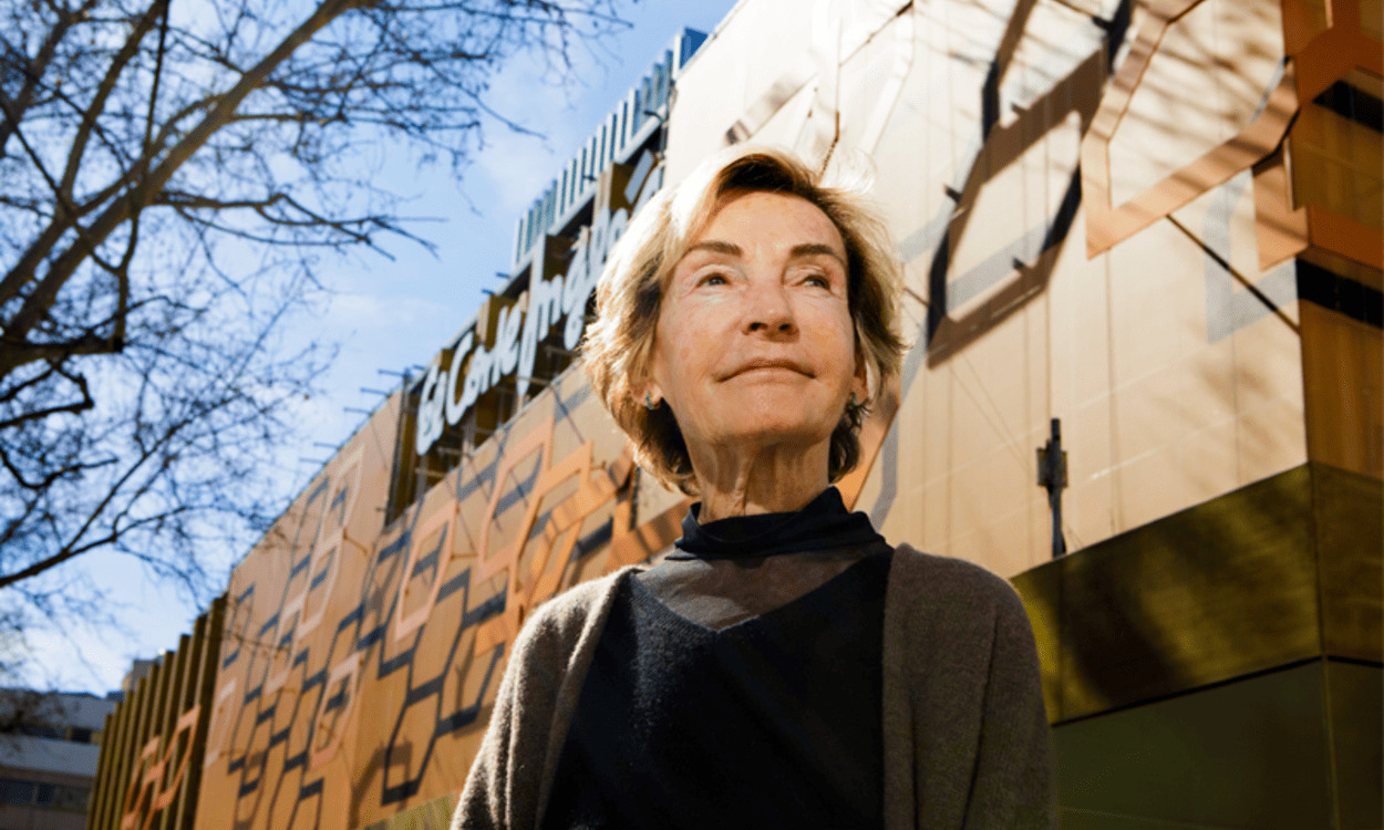 El Corte Inglés presenta una colaboración extraordinaria con la artista Soledad Sevilla, una de las figuras esenciales del arte contemporáneo español. EL CORTE INGLÉS