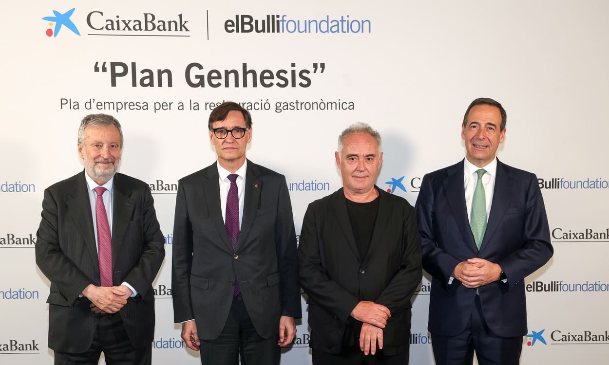 De izquierda a derecha, Tomás Muniesa, presidente de CaixaBank; Salvador Illa, presidente de la Generalitat de Catalunya; Ferran Adrià, presidente de elBullifoundation; y Gonzalo Gortázar, CEO de CaixaBank