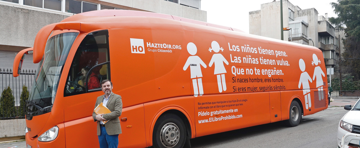 Autobús de la plataforma HazteOír.org que recorre varias ciudades de España con lemas rotulados contra los niños transexuales Autobús de la plataforma HazteOír.org que recorre varias ciudades de España con lemas rotulados contra los niños transexuales