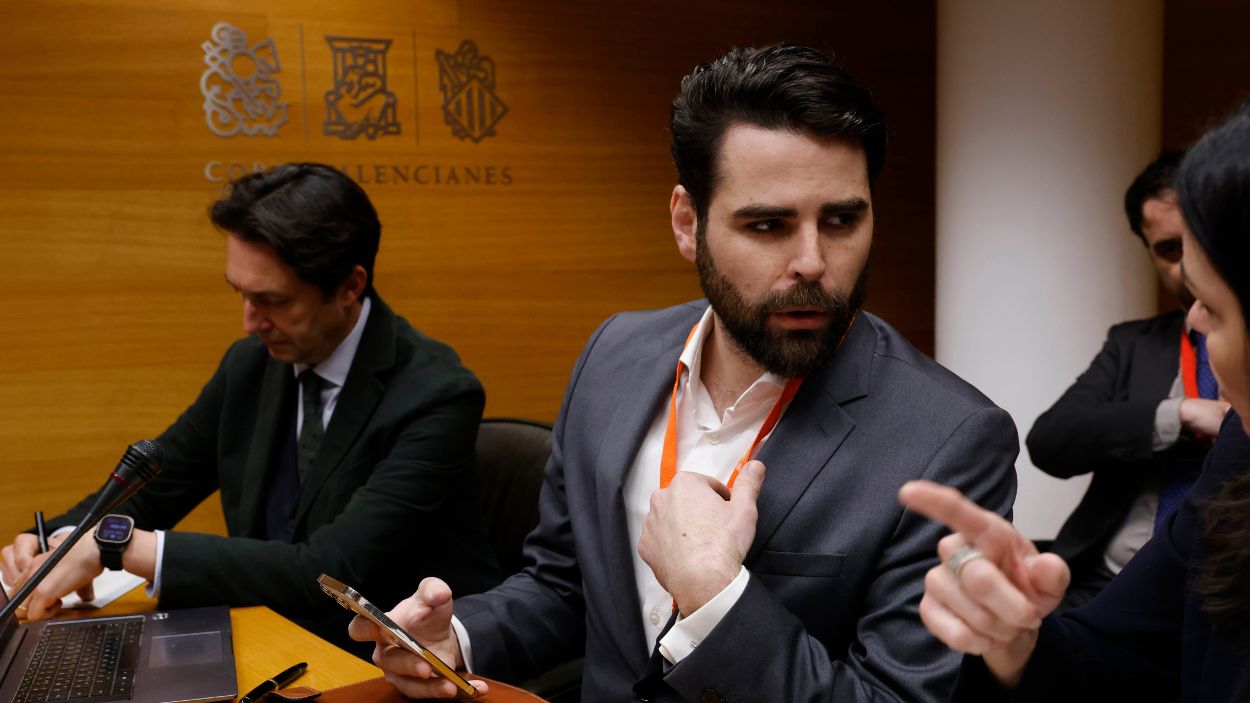 El presidente de la asociación 'Sólo el Pueblo Salva al Pueblo', Rubén Gisbert, comparece en la comisión de investigación de Les Corts Valencianes. EP.