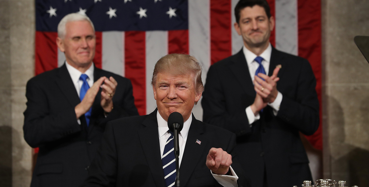 Mike Pence, Paul Ryan, junto a Donald J. Trump, en su primer discurso en el Congreso