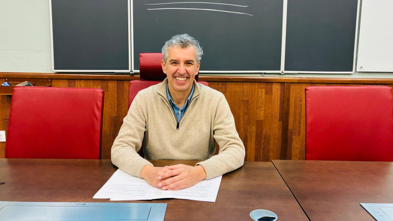 Javier Martos, reelegido Decano de Filología (US)