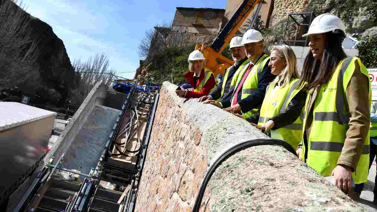 Visita a las obras de movilidad sostenible mediante conexión accesible al casco urbano histórico de Cuenca. JCCM.