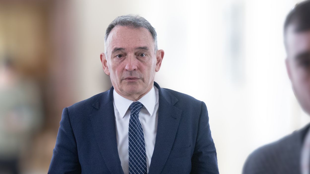 El secretario general del PCE, Enrique Santiago, en el Congreso de los Diputados. EP