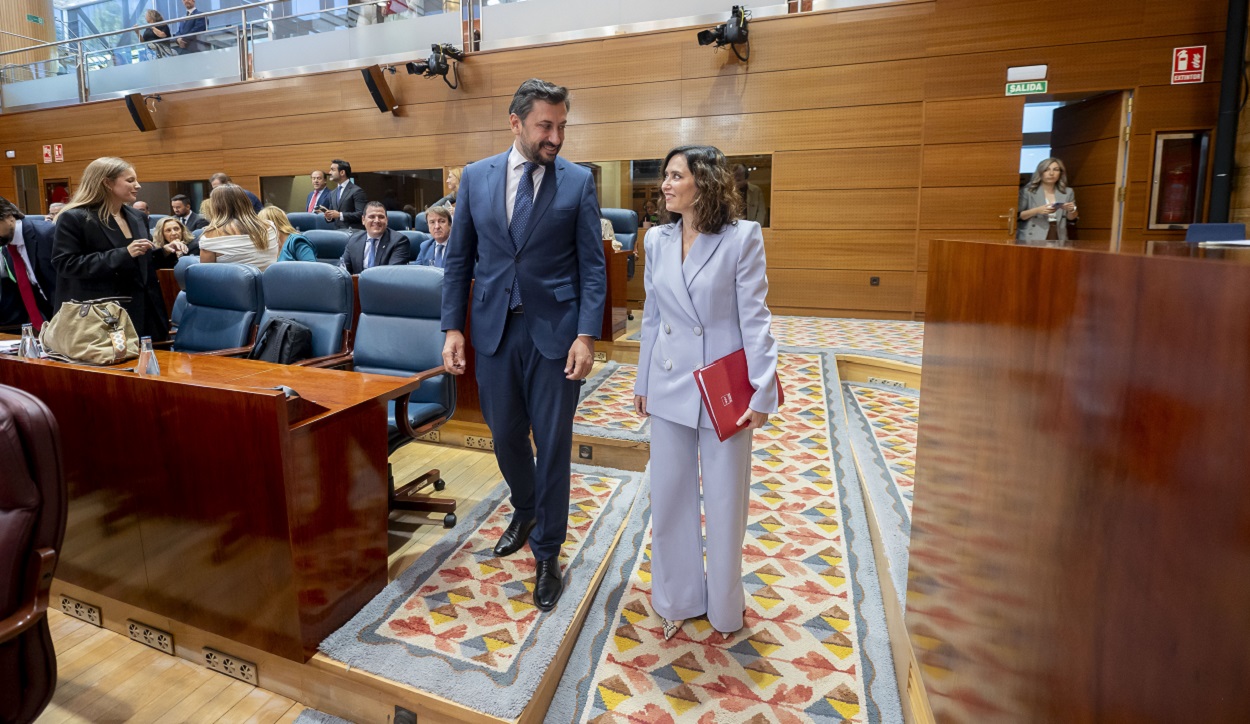 El portavoz de la Asamblea de Madrid, Carlos Díaz Pache, y la presidenta de la Comunidad de Madrid, Isabel Díaz Ayuso. EP