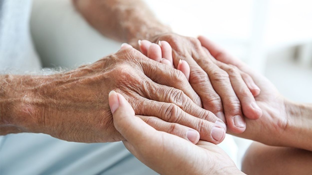 Imagen de archivo de una persona mayor en una residencia. EP.