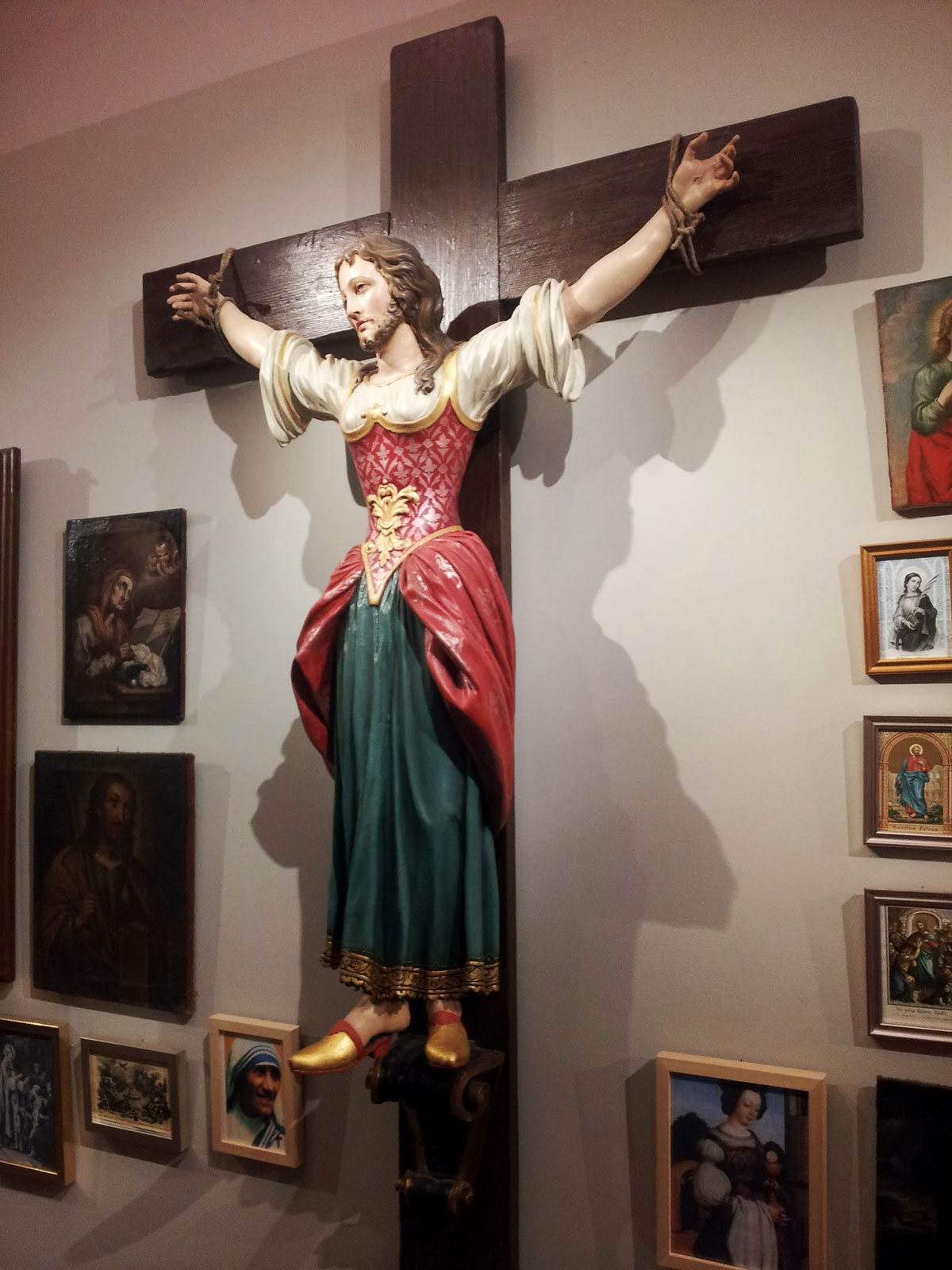 Santa Wilgefortis en el museo diocesano de Graz