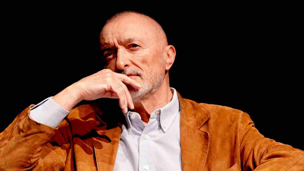 Pérez Reverte analiza la posición del emérito durante su exilio.EP.