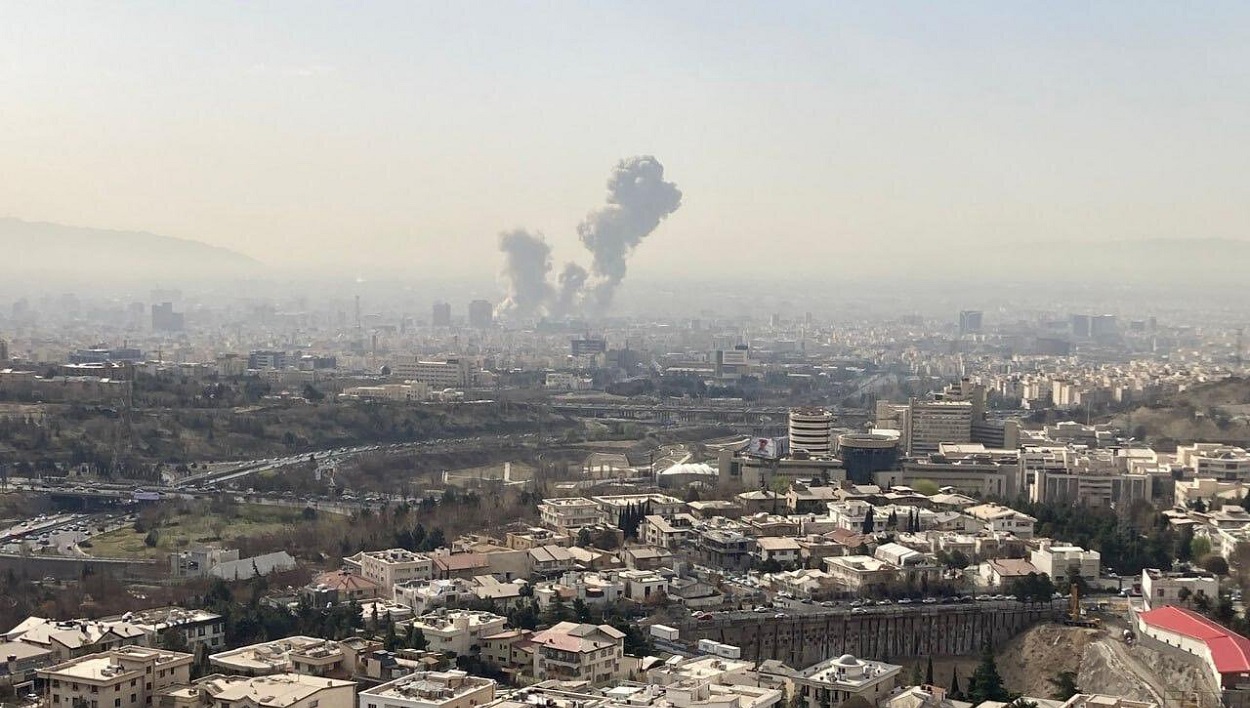 Columnas de humo en Teherán. EP