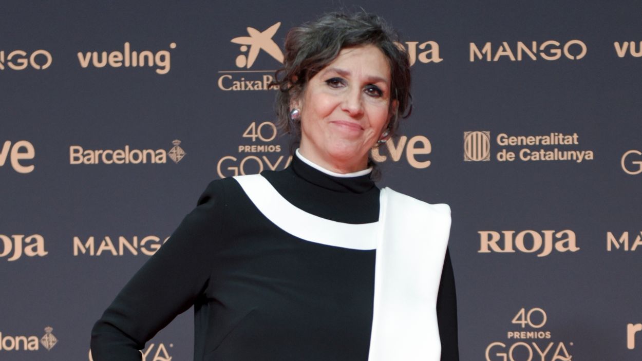 La actriz Elvira Mínguez posa en la alfombra roja de la 40º edición de los Premios Goya. (Foto: EP)