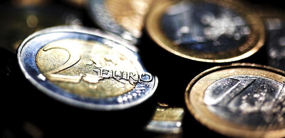 Detalle de varias monedas de euros Detalle de varias monedas de euros