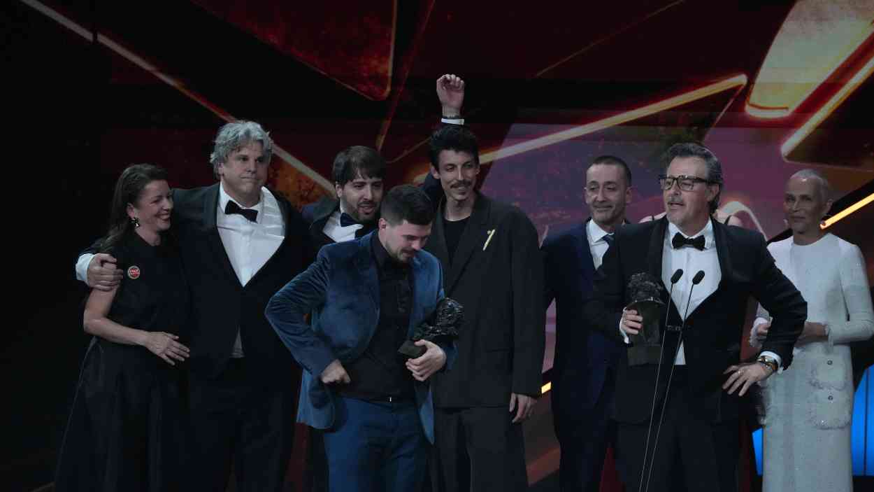 Cristian Beteta y José Luis Rancaño recogieron el Goya a mejor cortometraje de ficción por 'Ángulo muerto'. EP. 