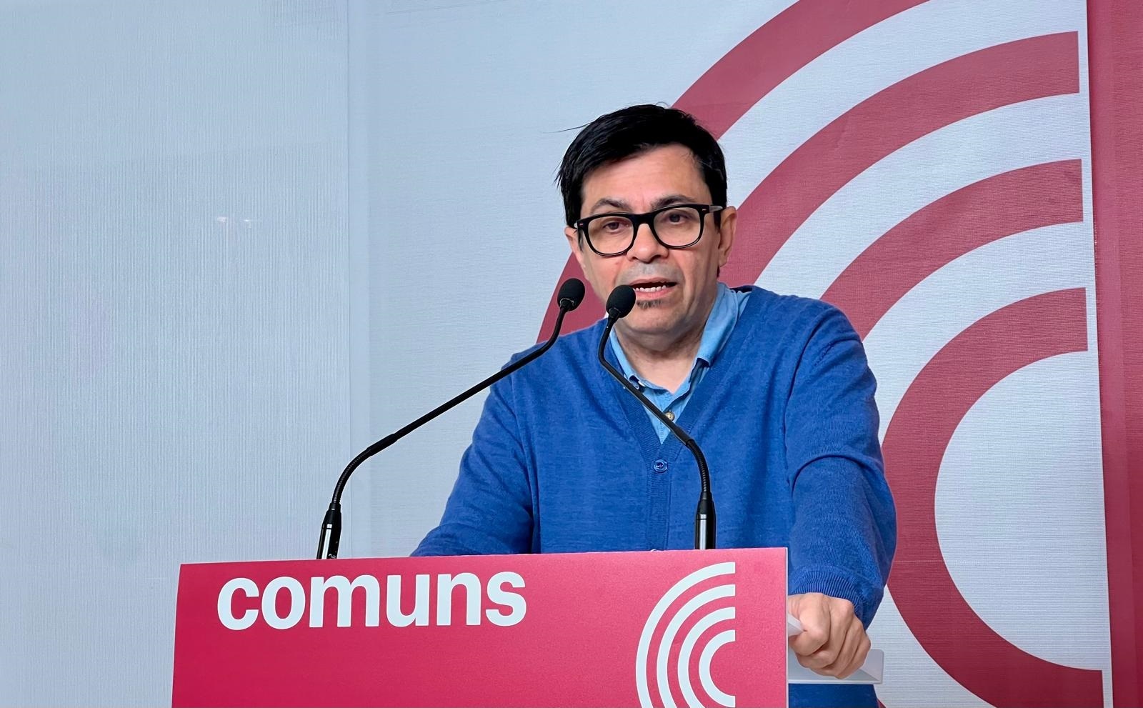 El portavoz de los Comuns, Gerardo Pisarello, en una rueda de prensa desde la sede del partido, en Barcelona, a 2 de marzo de 2026. EUROPA PRESS