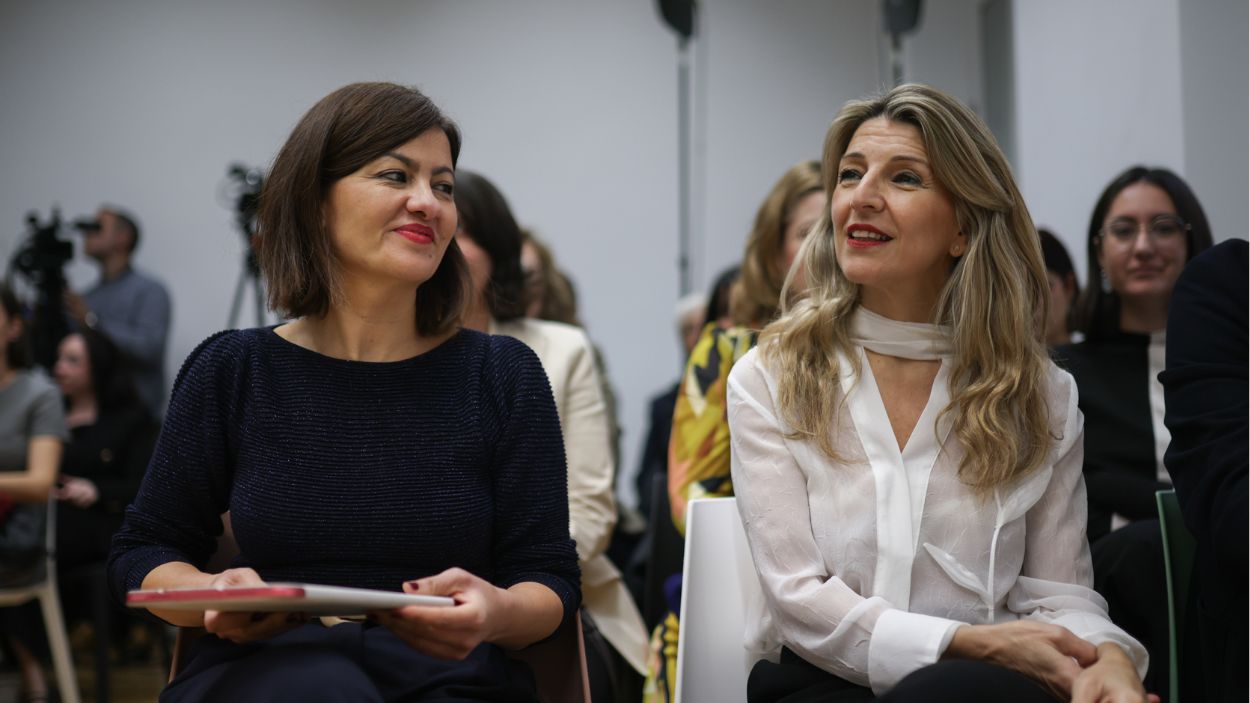 La vicepresidenta segunda y ministra de Trabajo y Economía Social, Yolanda Díaz, y la ministra de Juventud e Infancia, Sira Rego, durante la presentación del ‘Buzón de las personas becarias’. EP.