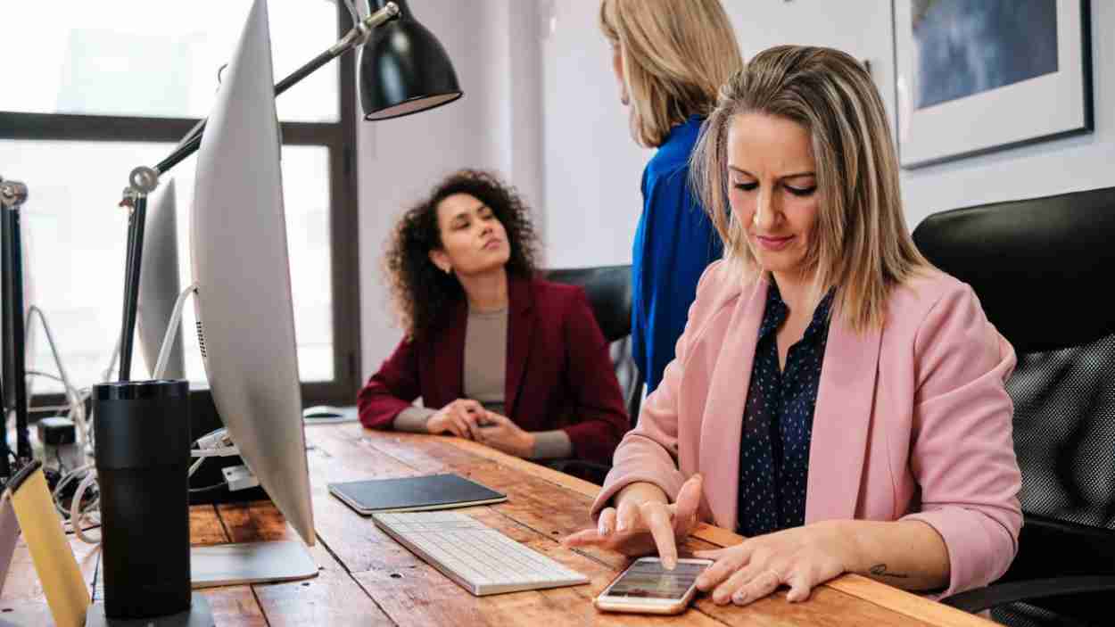 Mujeres durante la jornada laboral