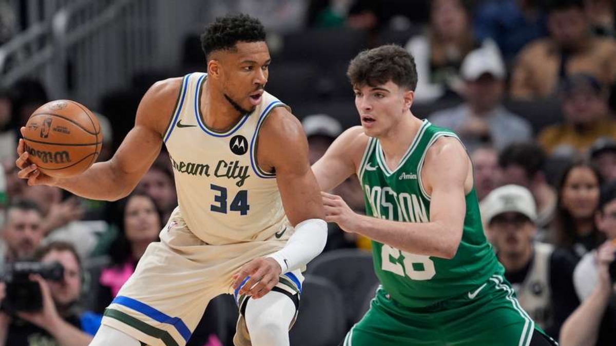 Hugo González defendiendo a Giannis| @Bostonceltics