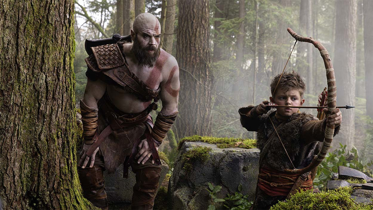 Ryan Hurst como Kratos y Callum Vinson como Atreus en la serie de God of War