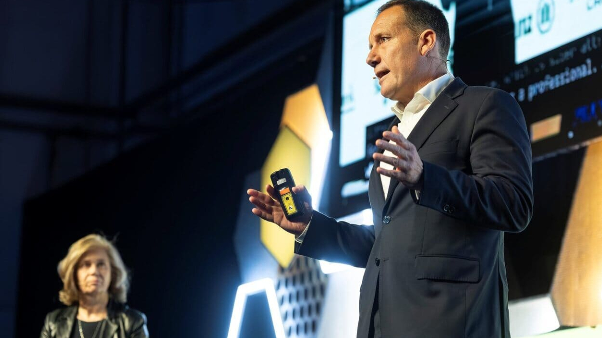 Indra Group impulsa el talento joven y la FP en el MWC como motor clave para la innovación tecnológica en España