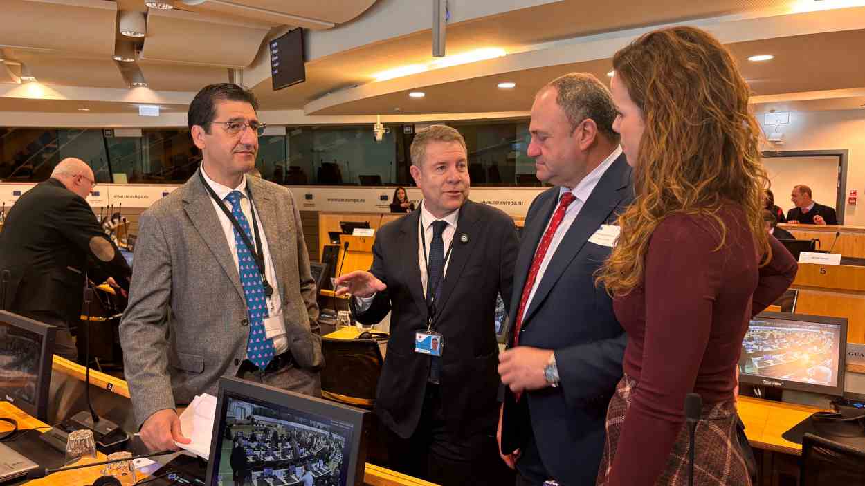 El presidente de Castilla-La Mancha, Emiliano García-Page, asiste en Bruselas al Diálogo de Alto nivel sobre la PAC y el Desarrollo Rural del Comité de las Regiones. JCCM.