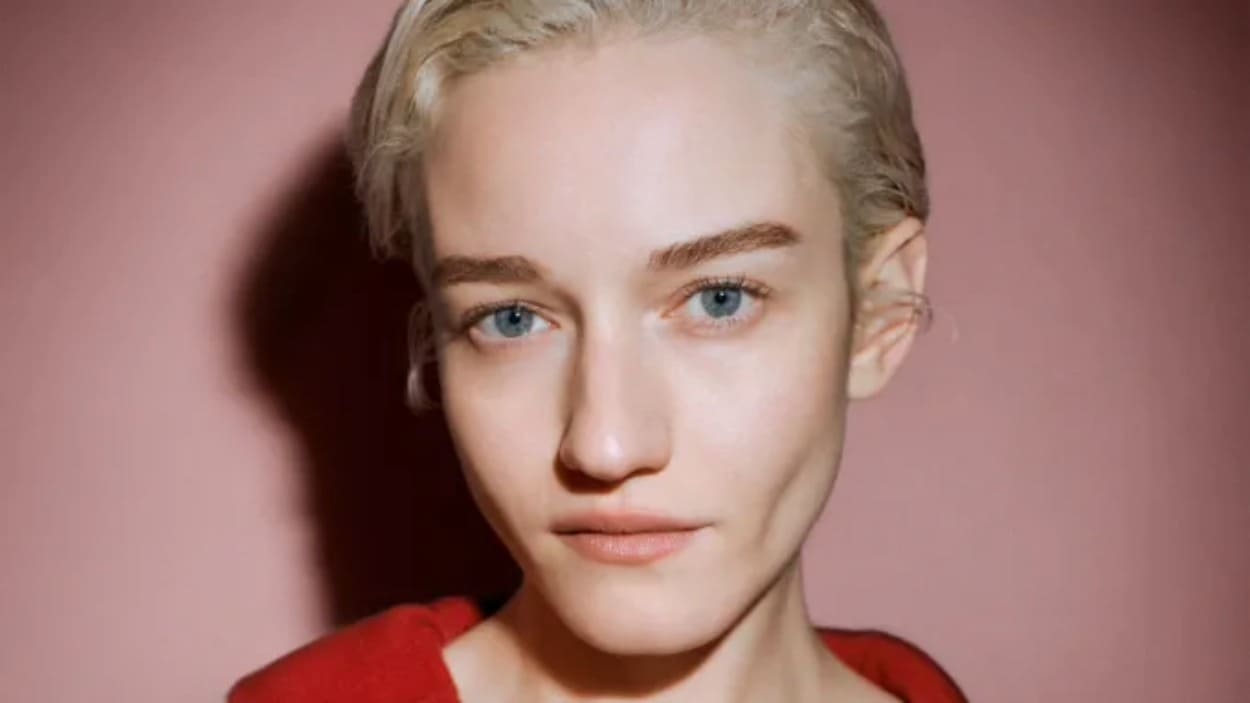 julia Garner Loewe 