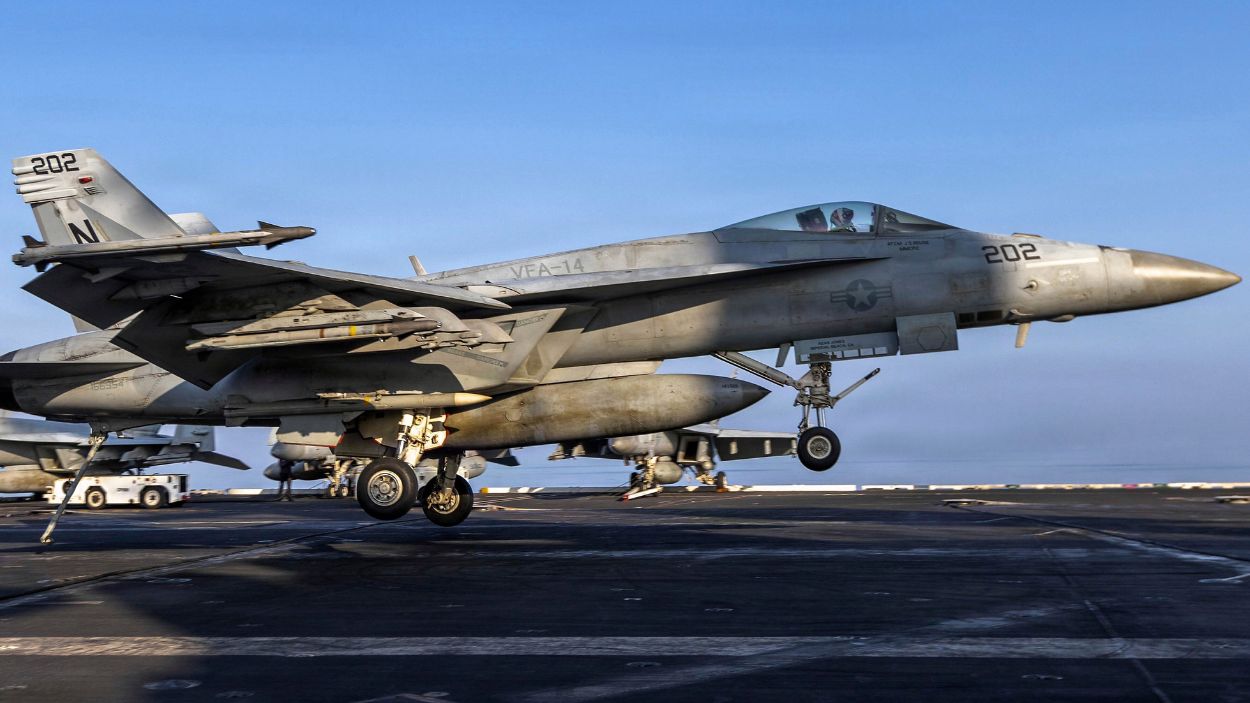 Operaciones de vuelo de la Armada de Estados Unidos en apoyo a la Operación Furia Épica. EP.