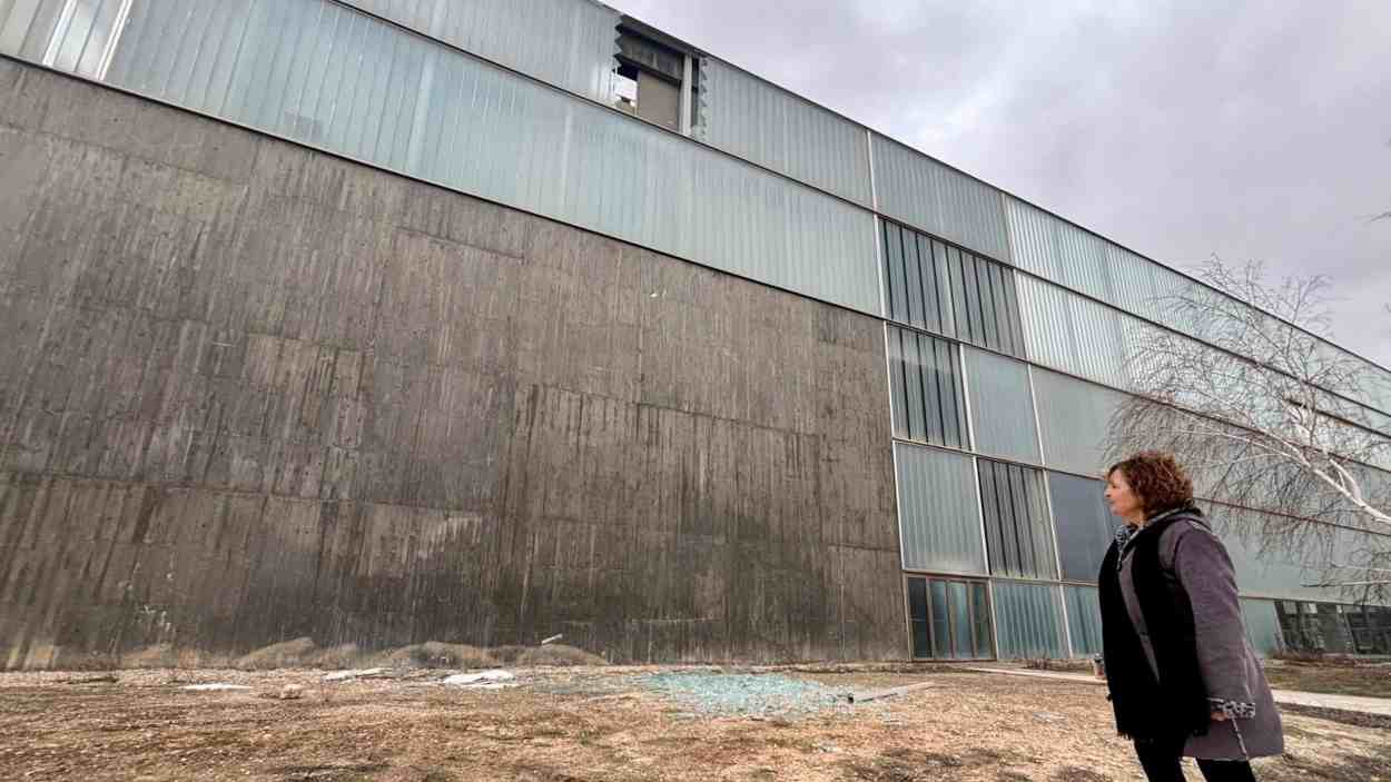 La concejala socialista denuncia el lamentable estado de las instalaciones del Palacio de Congresos de Albacete. PSOE.