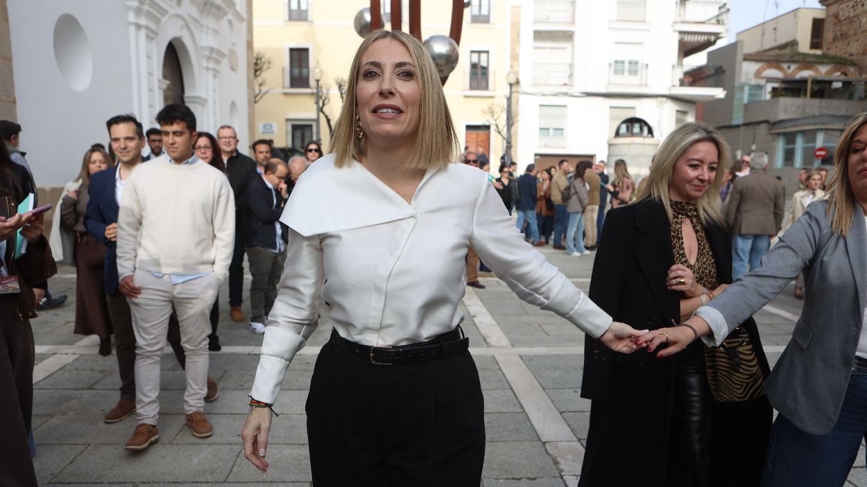 La presidenta en funciones de la Junta de Extremadura, María Guardiola. EP