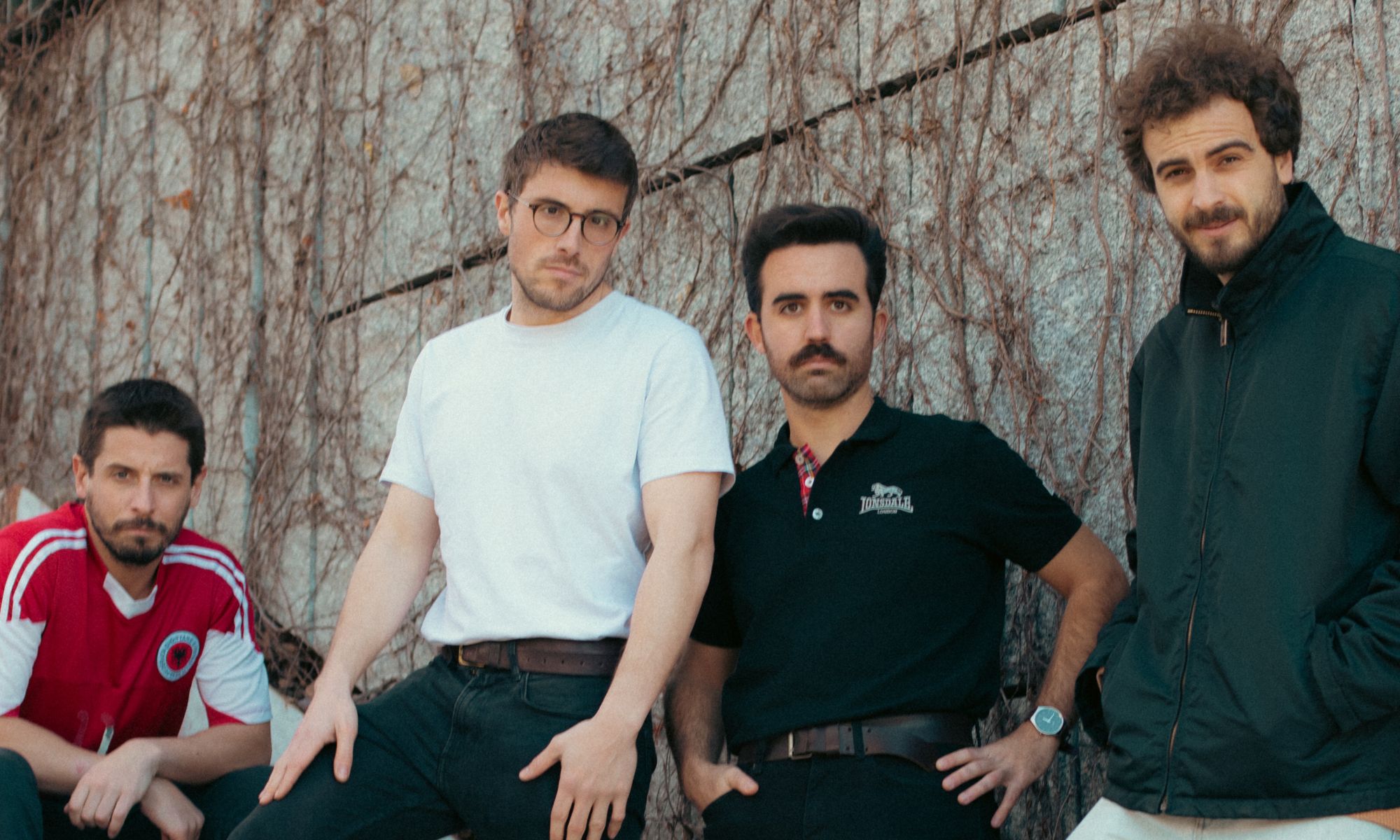 Carencias Afectivas La ironía es un miembro más del grupo