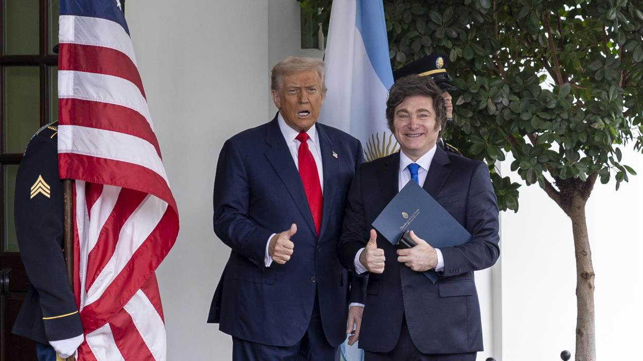 El presidente de los Estados Unidos, Donald Trump, y su homólogo argentino, Javier Milei, durante un encuentro celebrado hace sesis meses. EP.