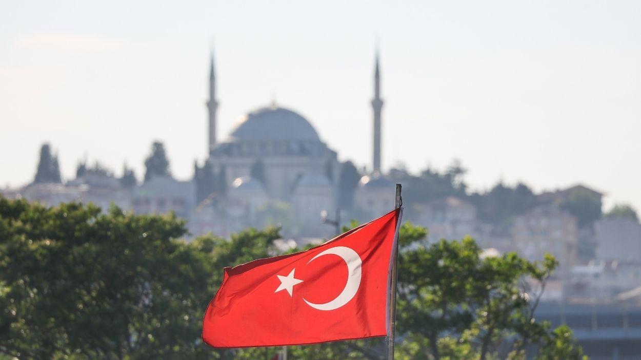 Una bandera turca en Estambul. EP.