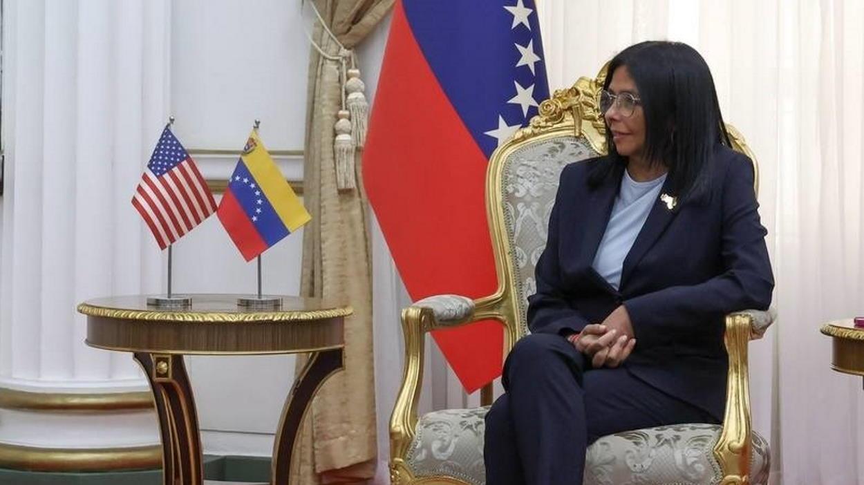Trump piropea a Delcy Rodríguez mientras busca adueñarse también del oro de Venezuela. EP.