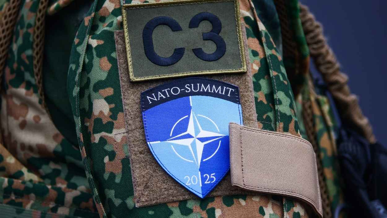 Imagen de archivo de la bandera de la OTAN en el uniforme de un efectivo. EP/Archivo.