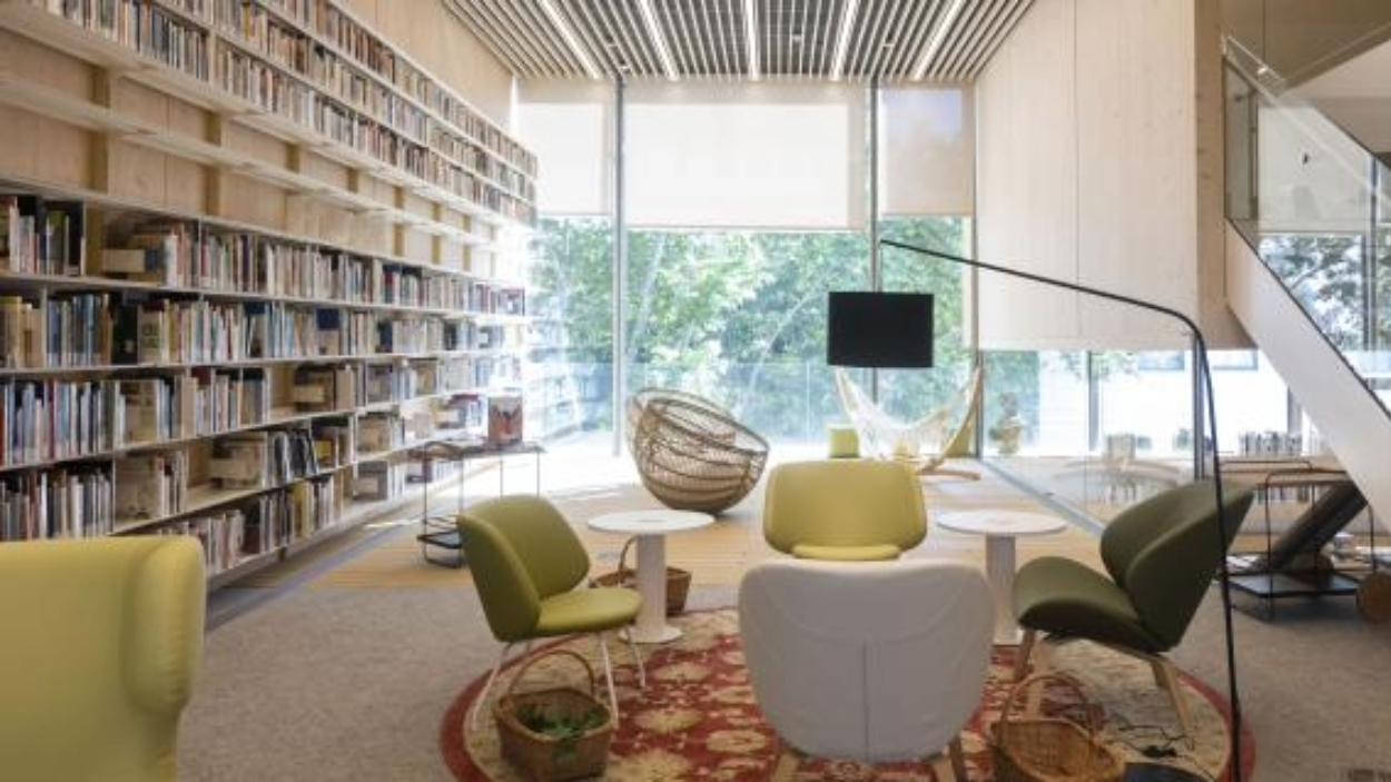 La biblioteca Gabriel García Márquez de la ciudad de Barcelona, parte de la Red de Bibliotecas Municipales de la Diputación de Barcelona. Ayuntamiento de Barcelona